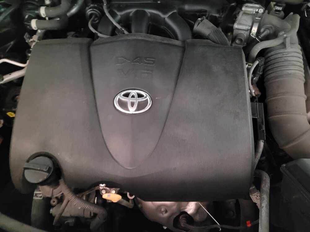 2022 Toyota Highlander in Riverside, CA 92504 - 18078668 30