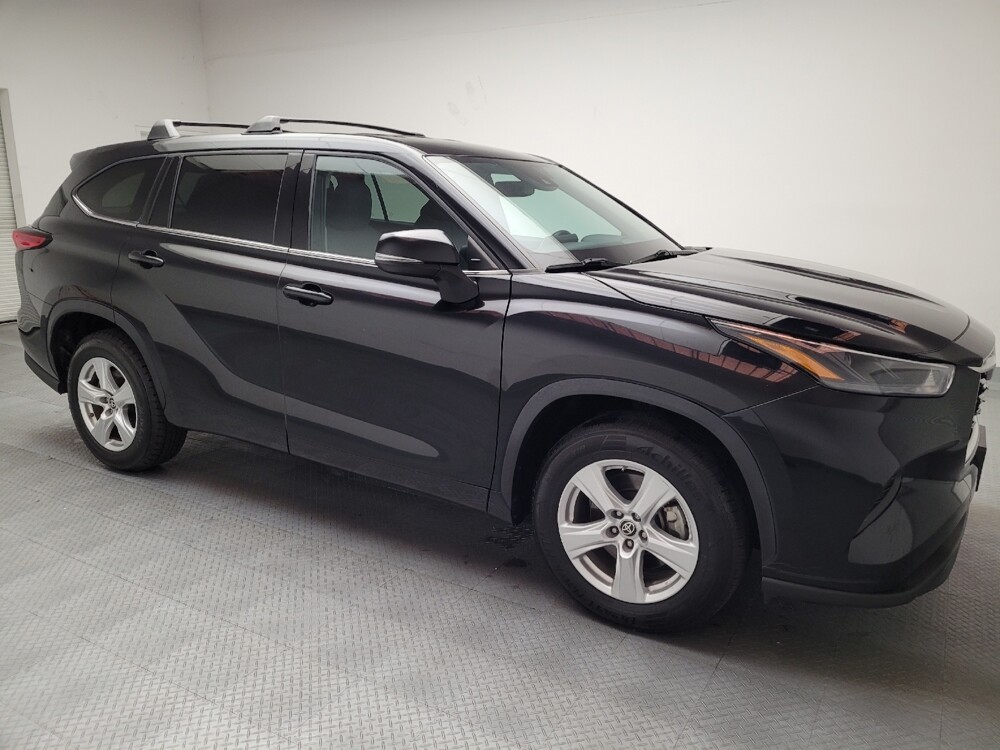 2022 Toyota Highlander in Riverside, CA 92504 - 18078668 11