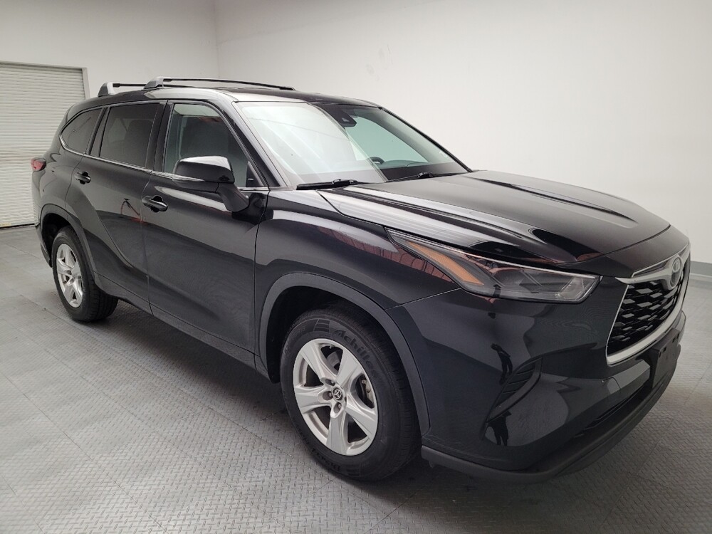 2022 Toyota Highlander in Riverside, CA 92504 - 18078668 13