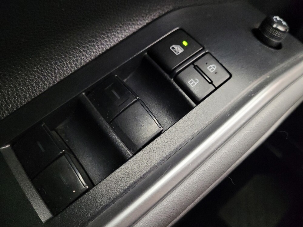 2022 Toyota Highlander in Riverside, CA 92504 - 18078668 27