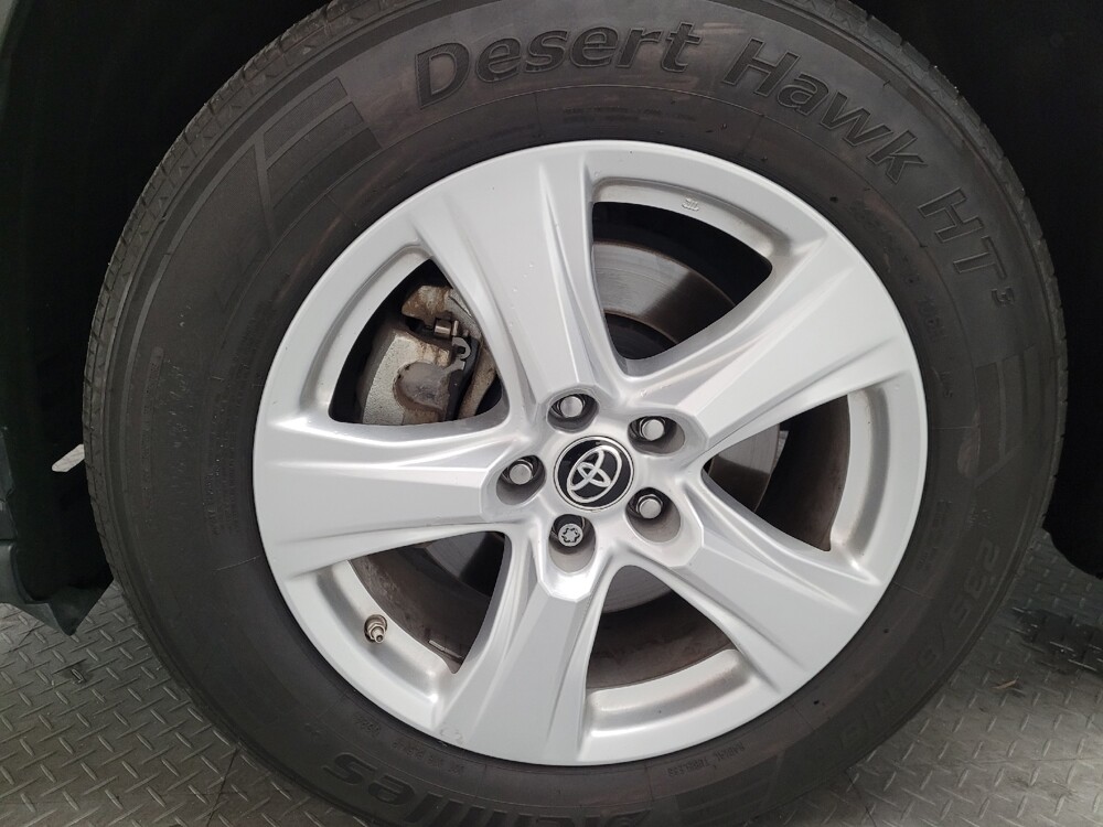 2022 Toyota Highlander in Riverside, CA 92504 - 18078668 31