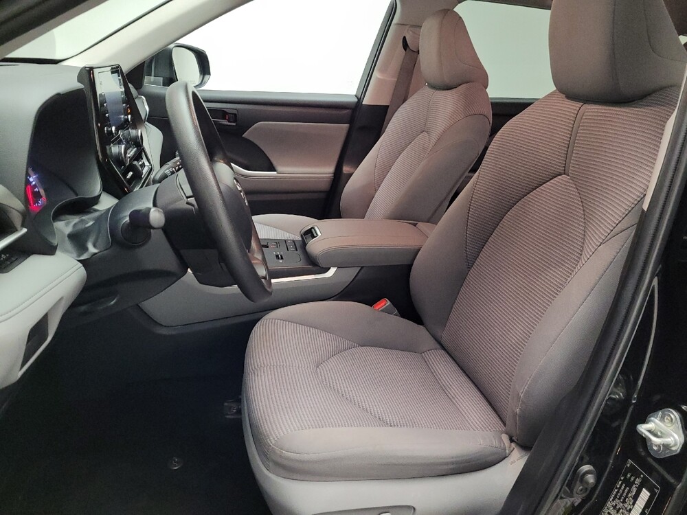 2022 Toyota Highlander in Riverside, CA 92504 - 18078668 17