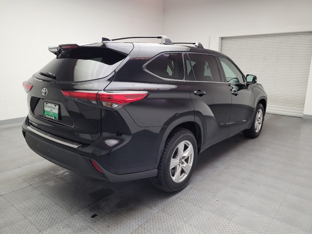 2022 Toyota Highlander in Riverside, CA 92504 - 18078668 9
