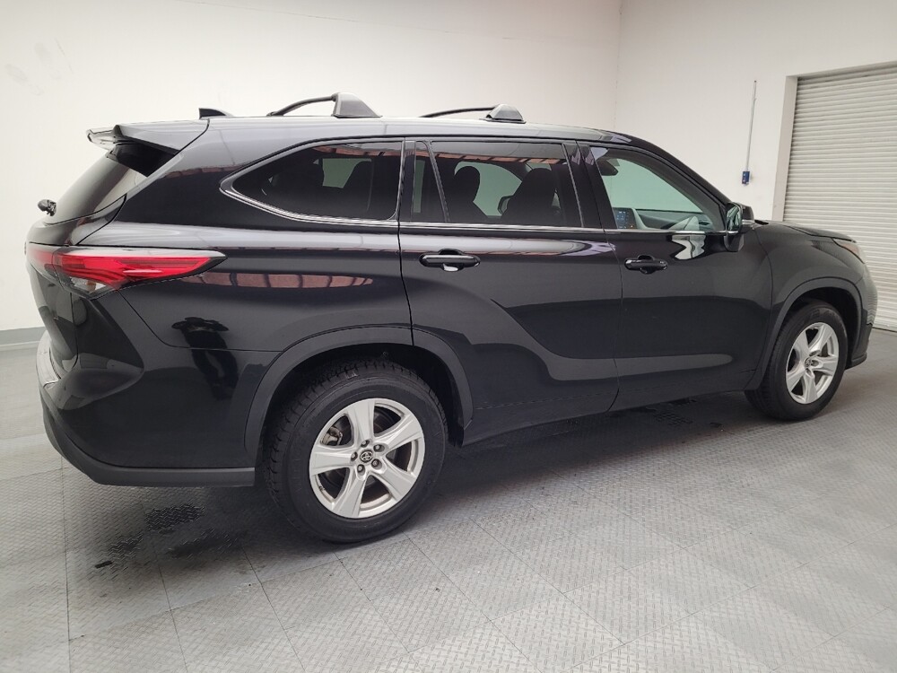 2022 Toyota Highlander in Riverside, CA 92504 - 18078668 10