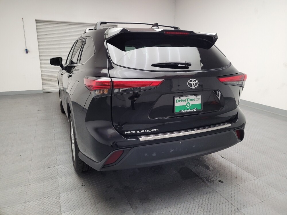 2022 Toyota Highlander in Riverside, CA 92504 - 18078668 6