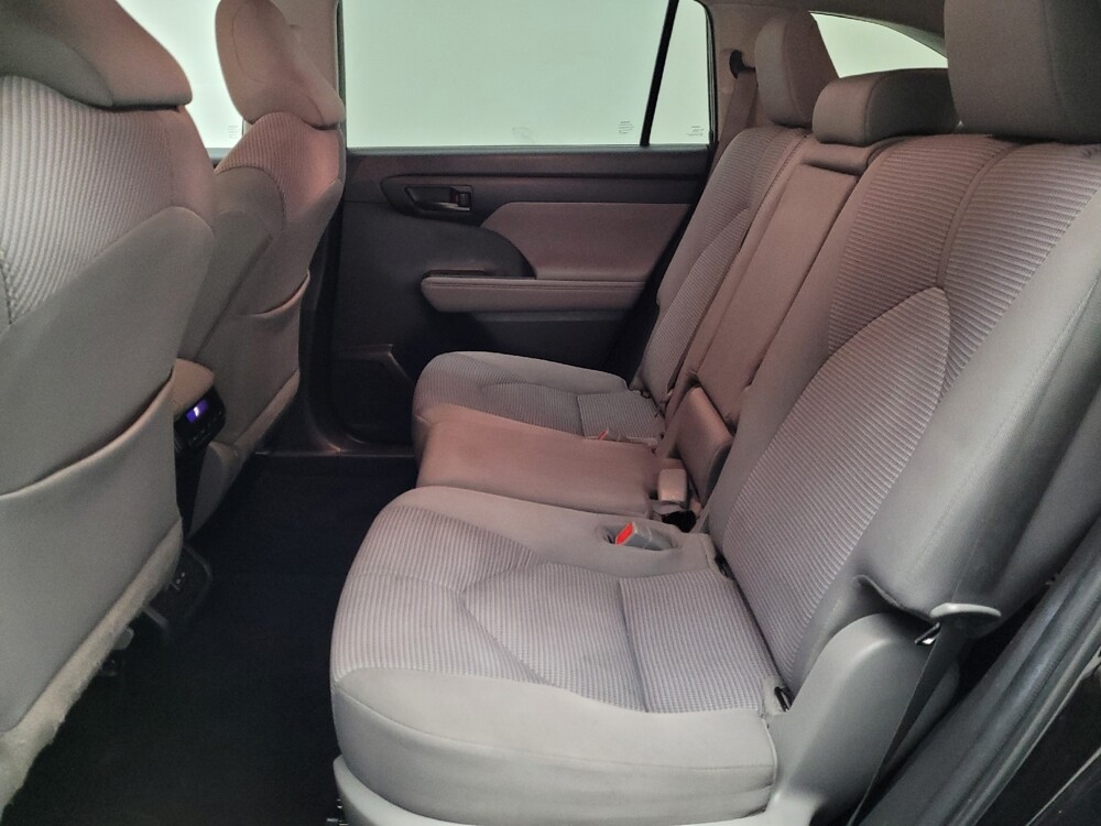 2022 Toyota Highlander in Riverside, CA 92504 - 18078668 18