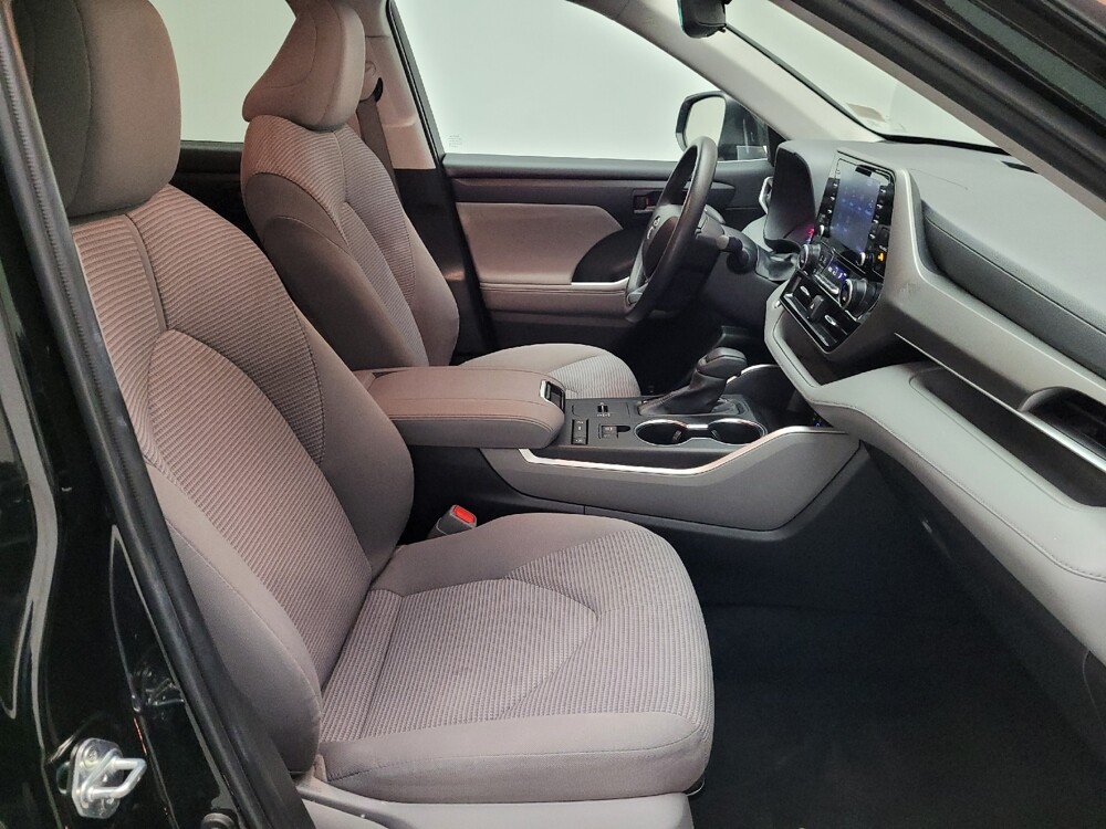 2022 Toyota Highlander in Riverside, CA 92504 - 18078668 21