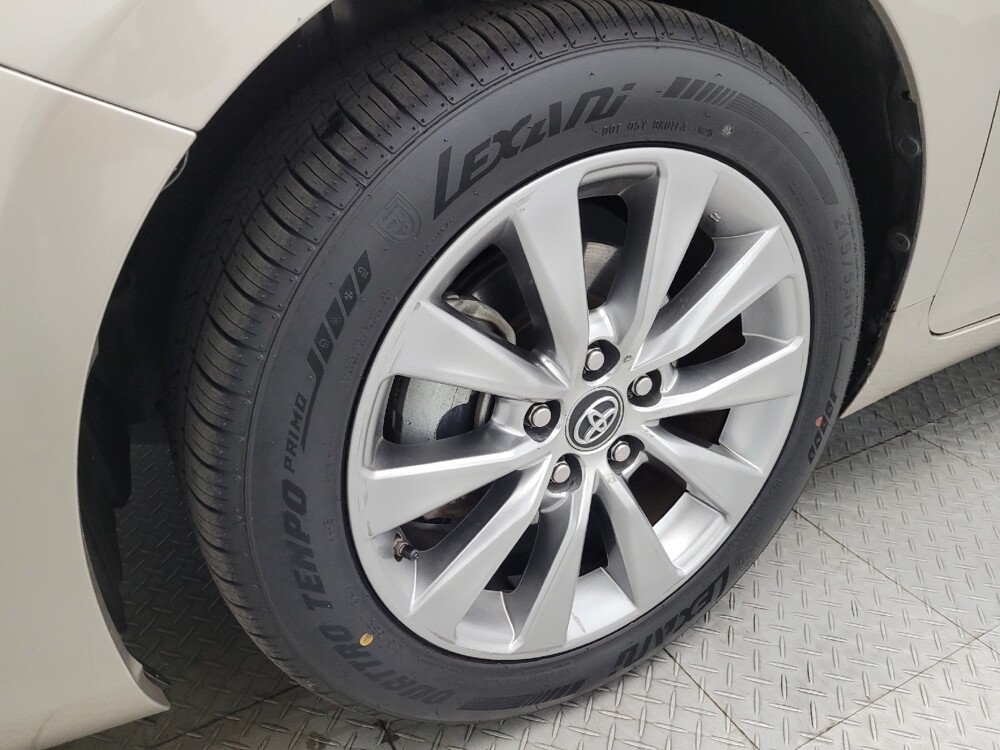 2017 Toyota Camry in Mesa, AZ 85210 - 18078688 31