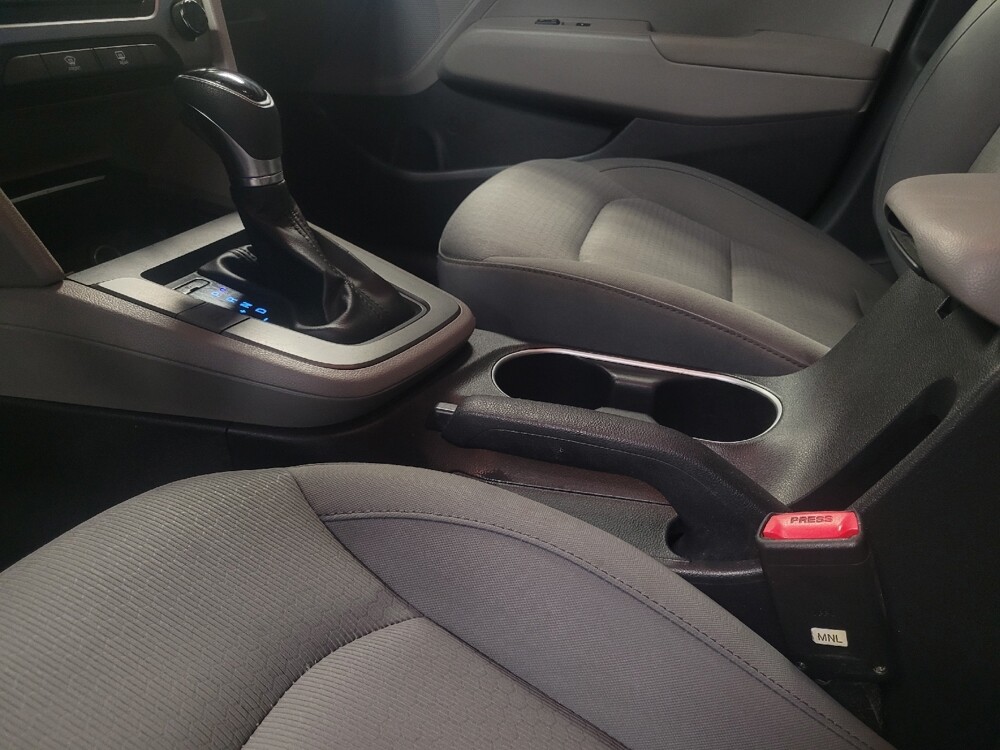 2017 Hyundai Elantra in Tampa, FL 33612 - 18078827 26