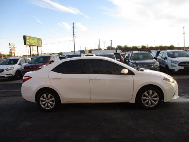 2015 Toyota Corolla in Oak Grove, MO 64075 - 18078915 4