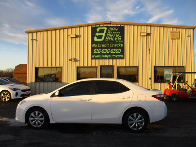 2015 Toyota Corolla in Oak Grove, MO 64075 - 18078915 8