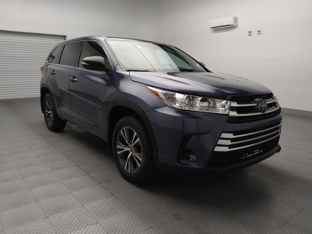 2018 Toyota Highlander in Plano, TX 75074 - 18078980 13
