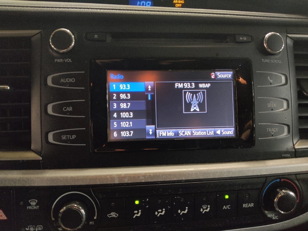 2018 Toyota Highlander in Plano, TX 75074 - 18078980 25