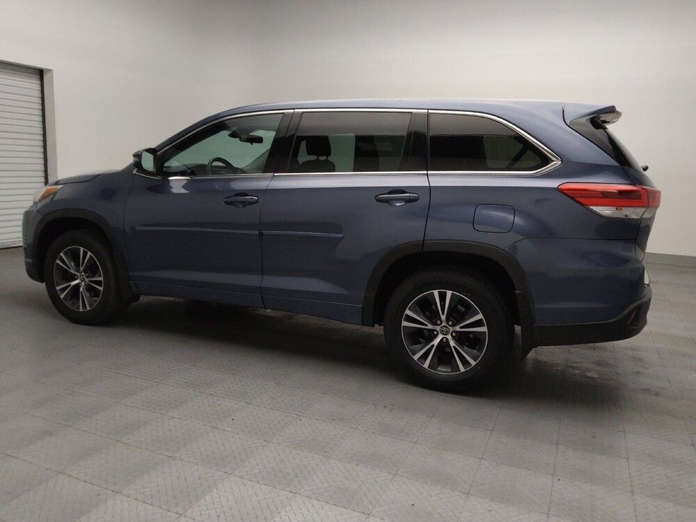 2018 Toyota Highlander in Plano, TX 75074 - 18078980 3