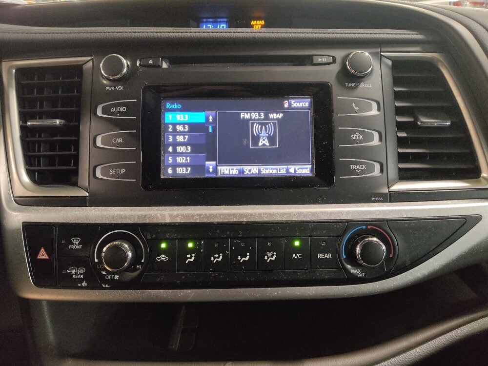 2018 Toyota Highlander in Plano, TX 75074 - 18078980 25