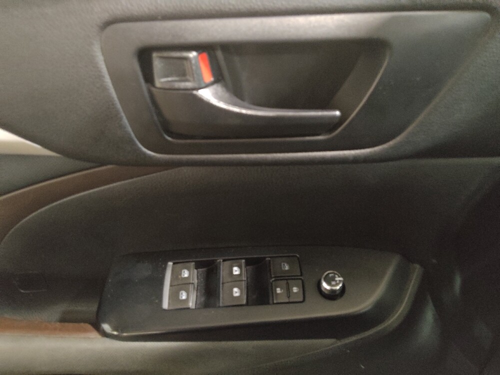 2018 Toyota Highlander in Plano, TX 75074 - 18078980 27