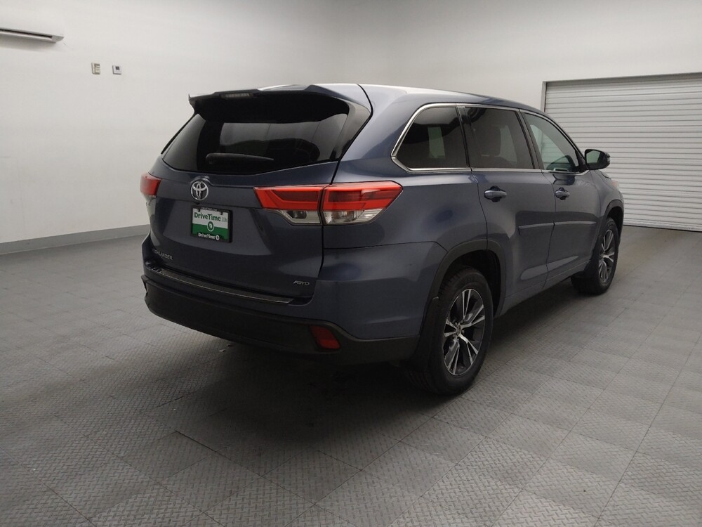 2018 Toyota Highlander in Plano, TX 75074 - 18078980 9