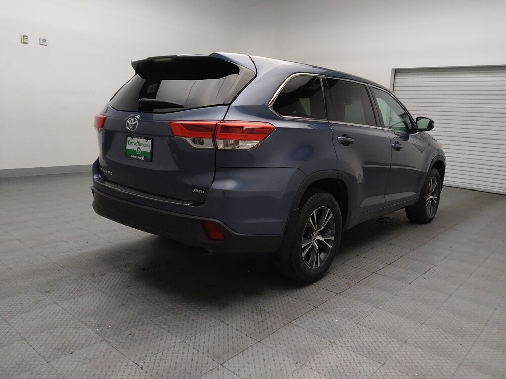 2018 Toyota Highlander in Plano, TX 75074 - 18078980 9
