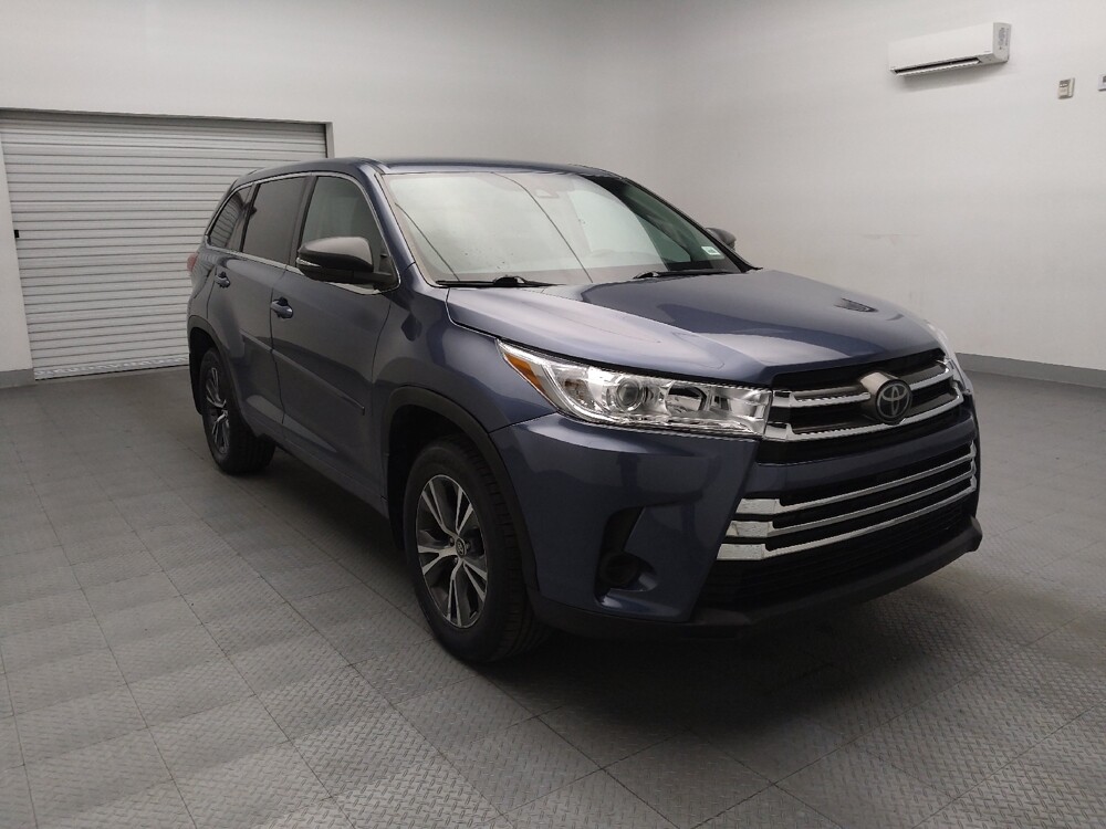 2018 Toyota Highlander in Plano, TX 75074 - 18078980 13