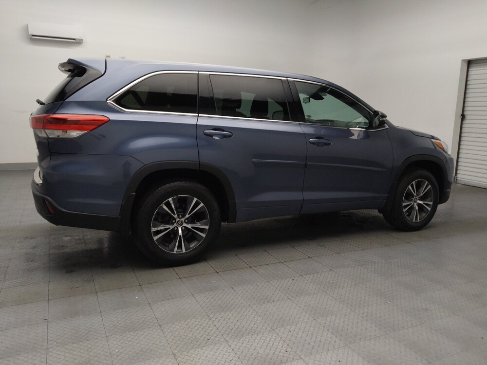 2018 Toyota Highlander in Plano, TX 75074 - 18078980 10
