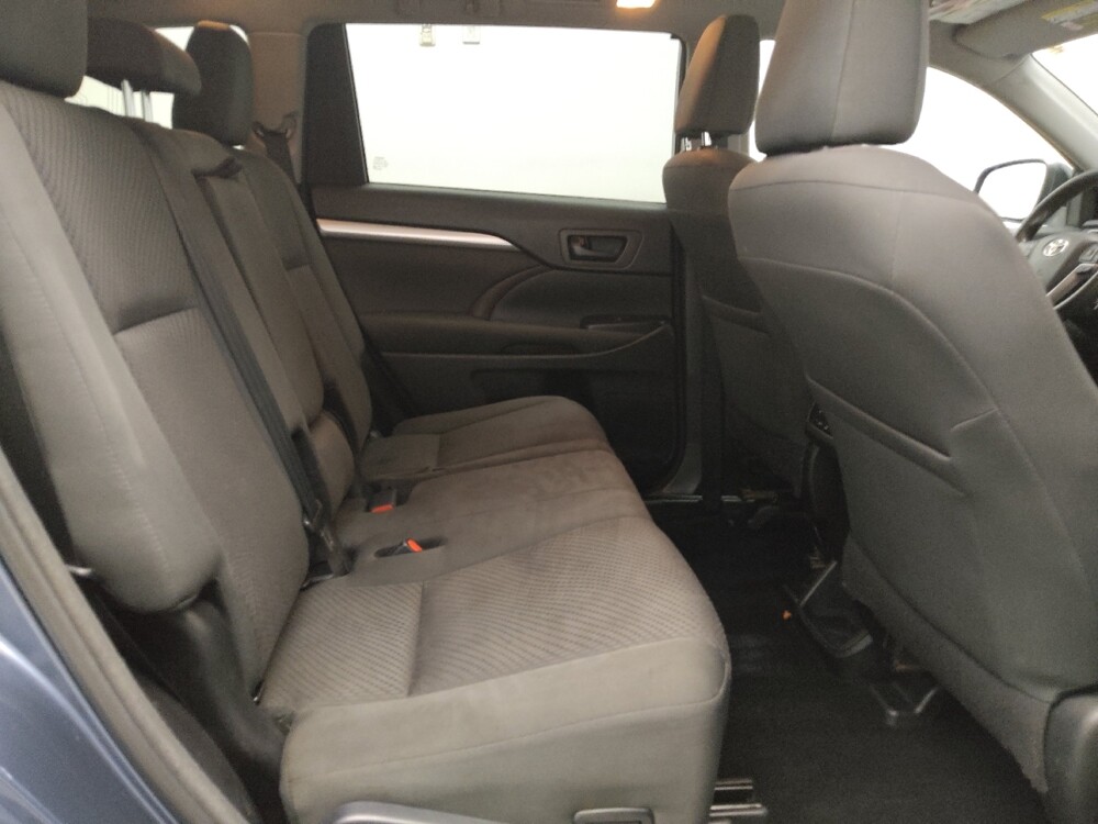 2018 Toyota Highlander in Plano, TX 75074 - 18078980 19