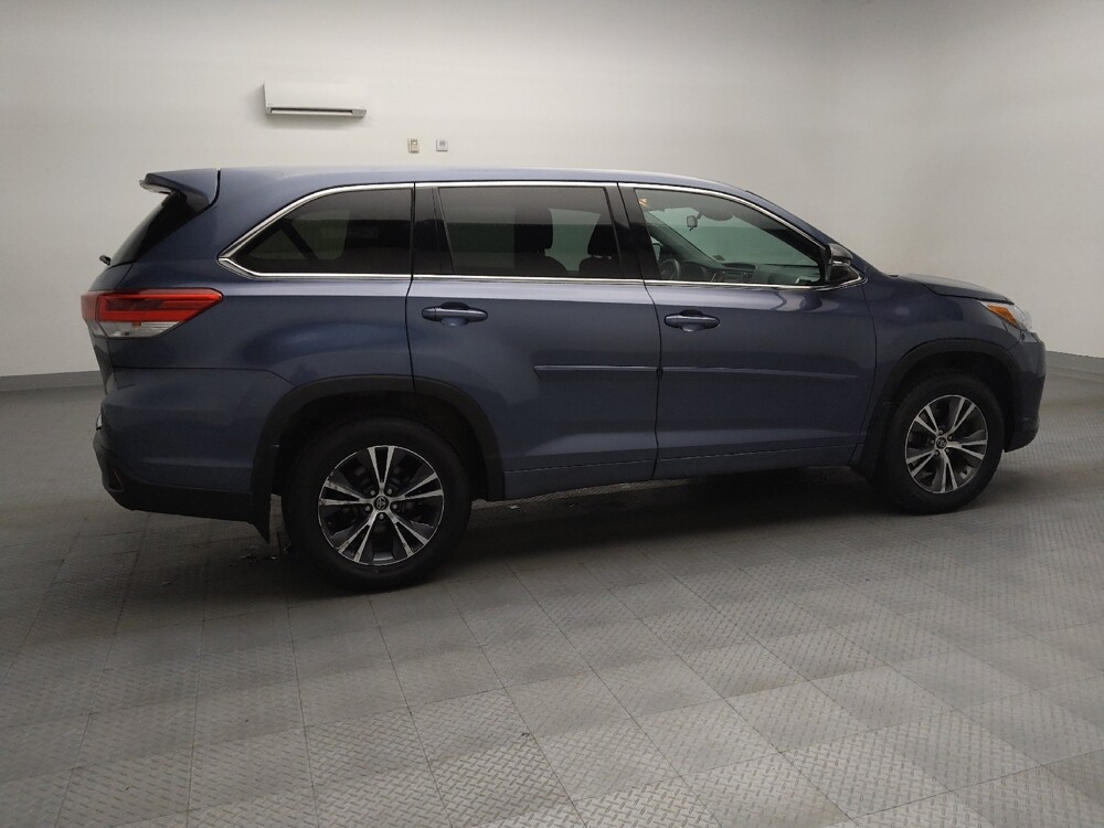 2018 Toyota Highlander in Plano, TX 75074 - 18078980 10