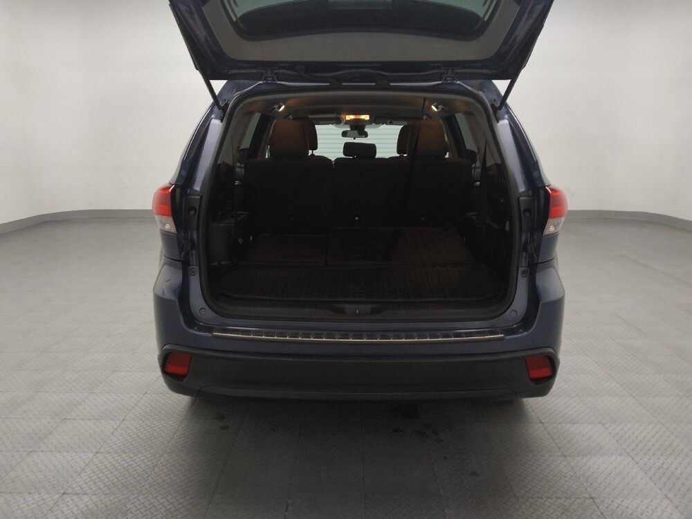 2018 Toyota Highlander in Plano, TX 75074 - 18078980 29