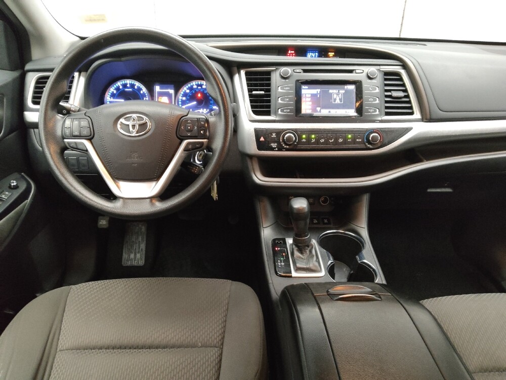 2018 Toyota Highlander in Plano, TX 75074 - 18078980 22