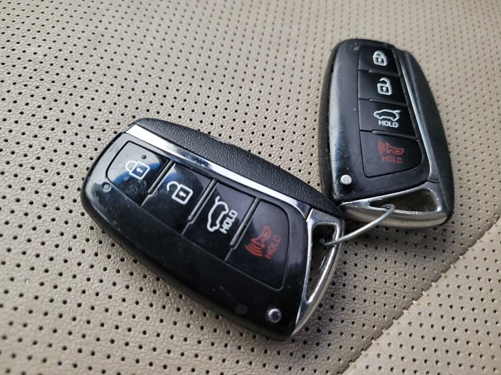 2017 Hyundai Santa Fe in Chandler, AZ 85225 - 18078991 32