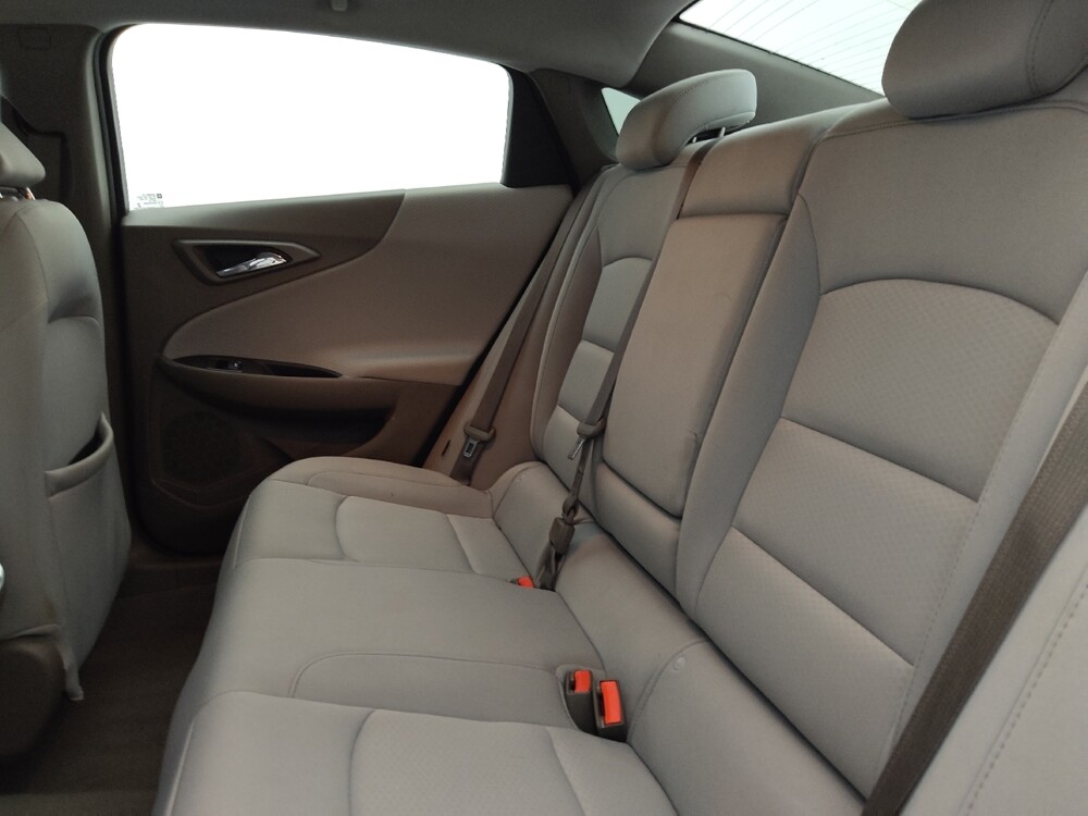 2019 Chevrolet Malibu in Clearwater, FL 33764 - 18079007 18