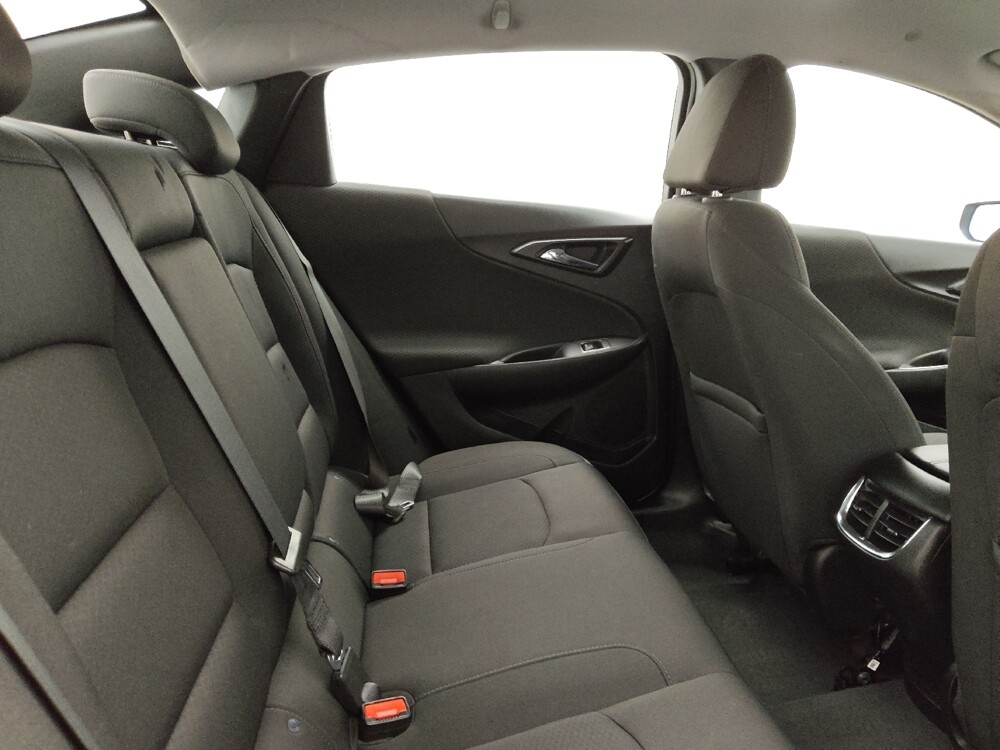 2019 Chevrolet Malibu in Tallahassee, FL 32304 - 18079009 19