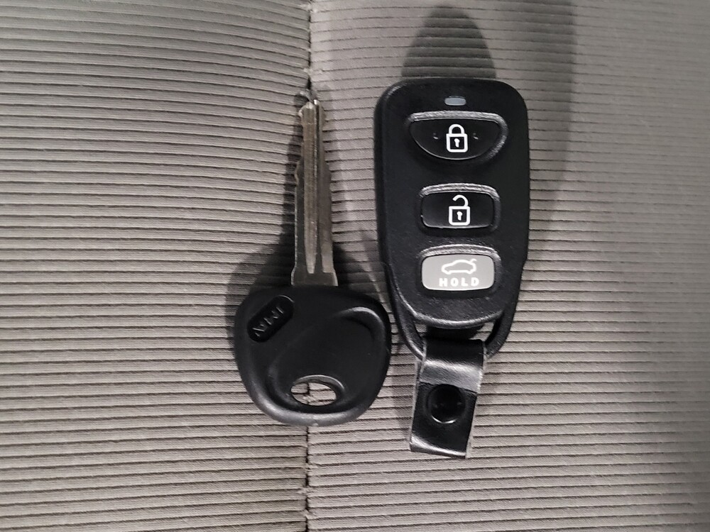 2018 Hyundai Elantra in Hialeah, FL 33014 - 18079041 32