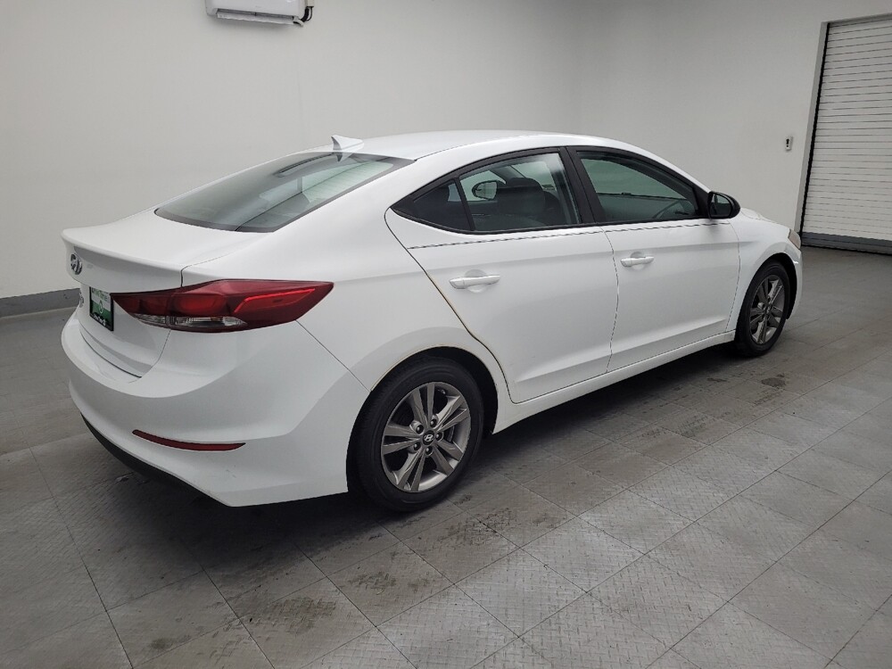 2017 Hyundai Elantra in Miamisburg, OH 45342 - 18079098 10