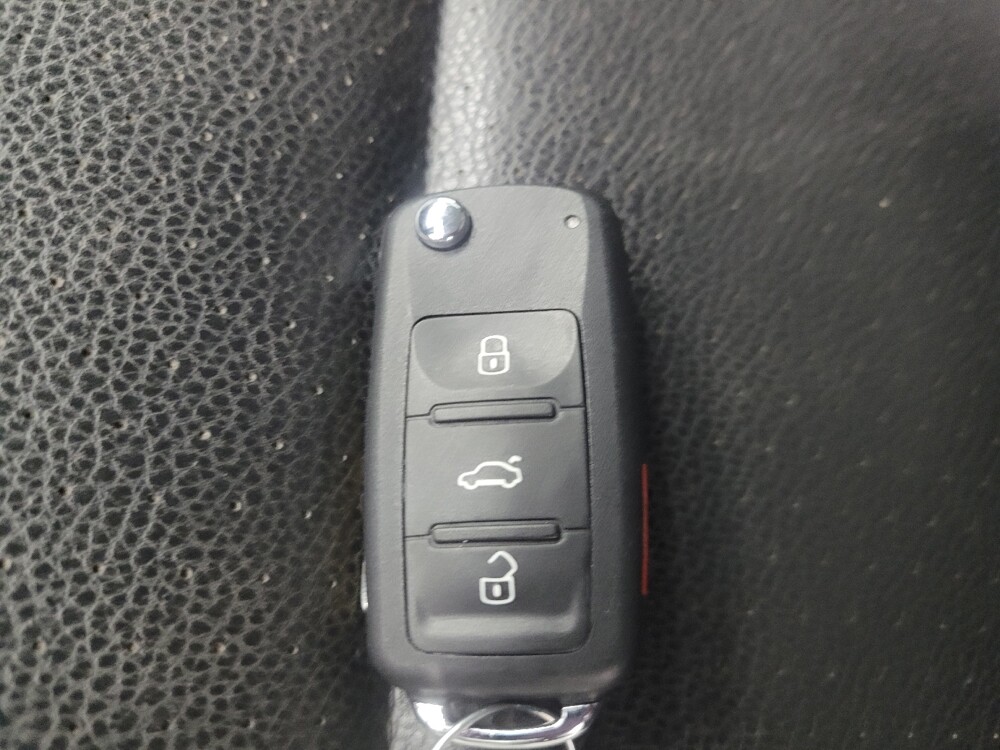 2016 Volkswagen Tiguan in Indianapolis, IN 46222 - 18079154 32