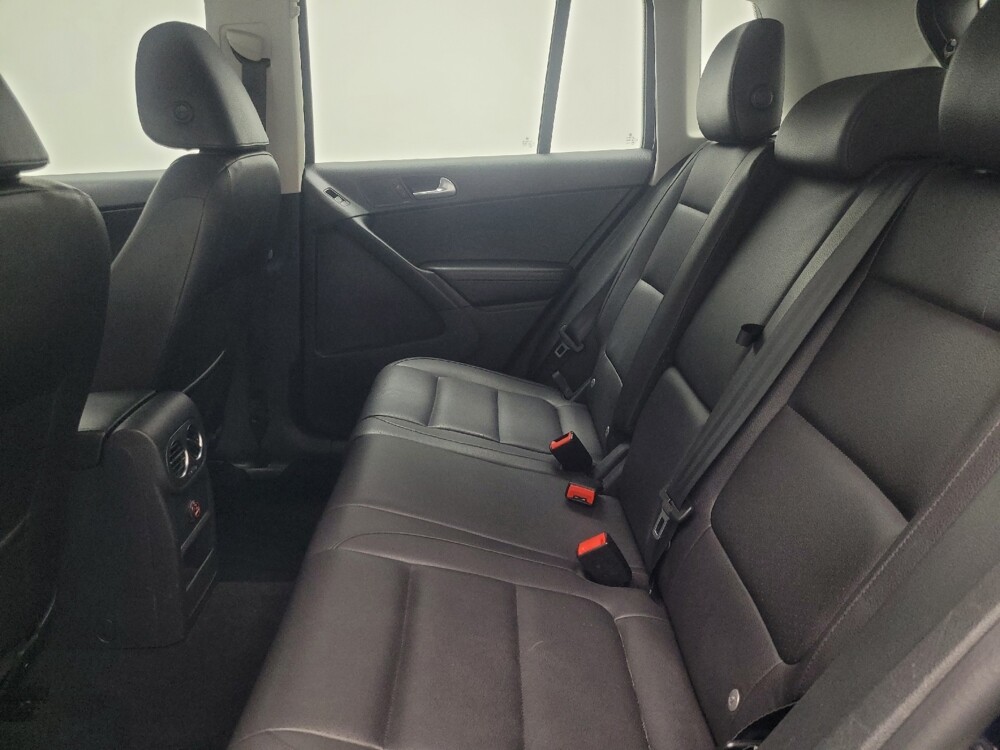 2016 Volkswagen Tiguan in Indianapolis, IN 46222 - 18079154 18