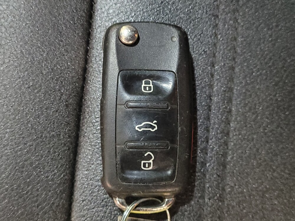 2015 Volkswagen Jetta in Clearwater, FL 33764 - 18079182 32