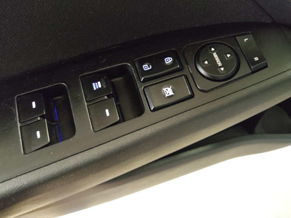 2020 Hyundai Elantra in Clearwater, FL 33764 - 18079195 27