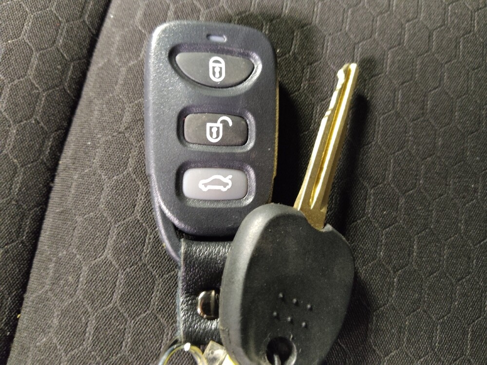 2020 Hyundai Elantra in Clearwater, FL 33764 - 18079195 32