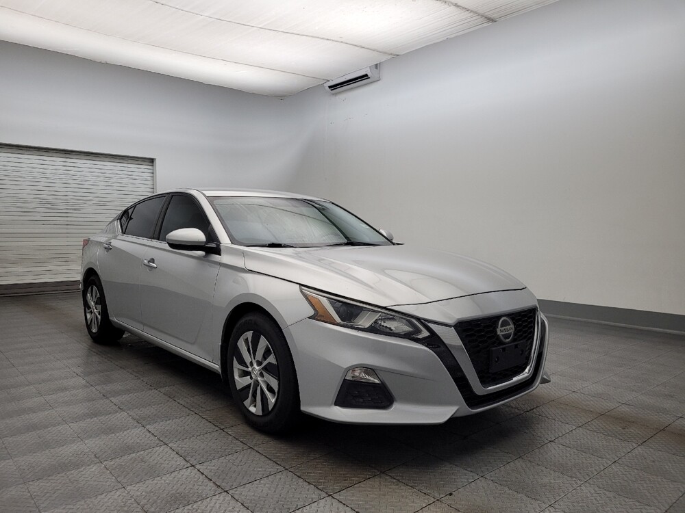 2020 Nissan Altima in Glendale, AZ 85301 - 18079206 13