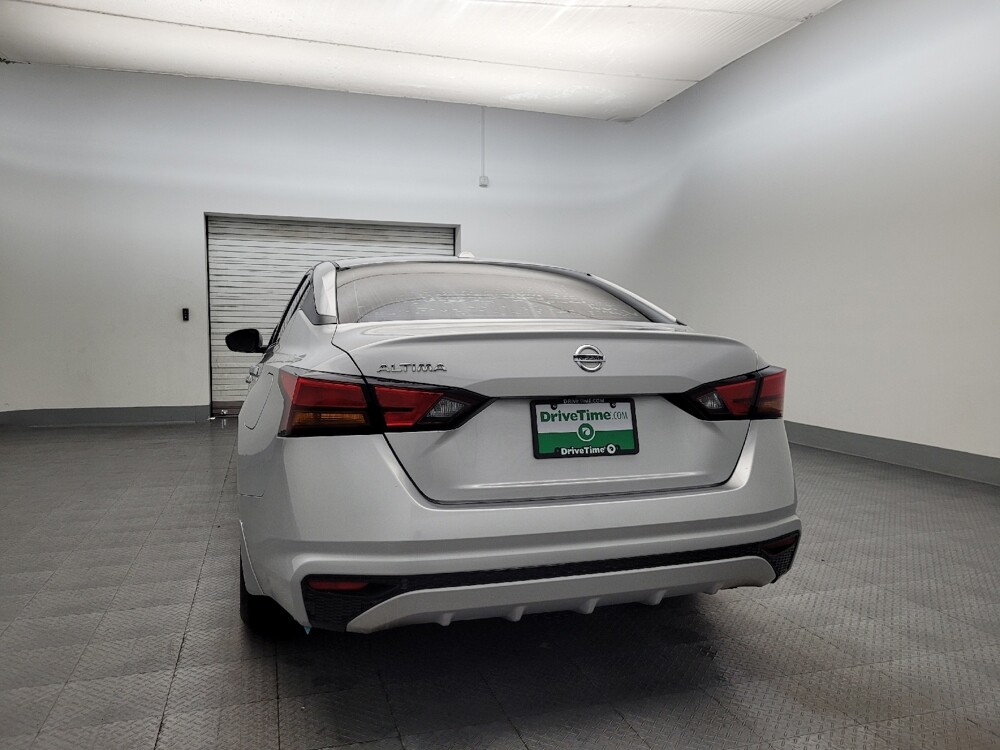 2020 Nissan Altima in Glendale, AZ 85301 - 18079206 6