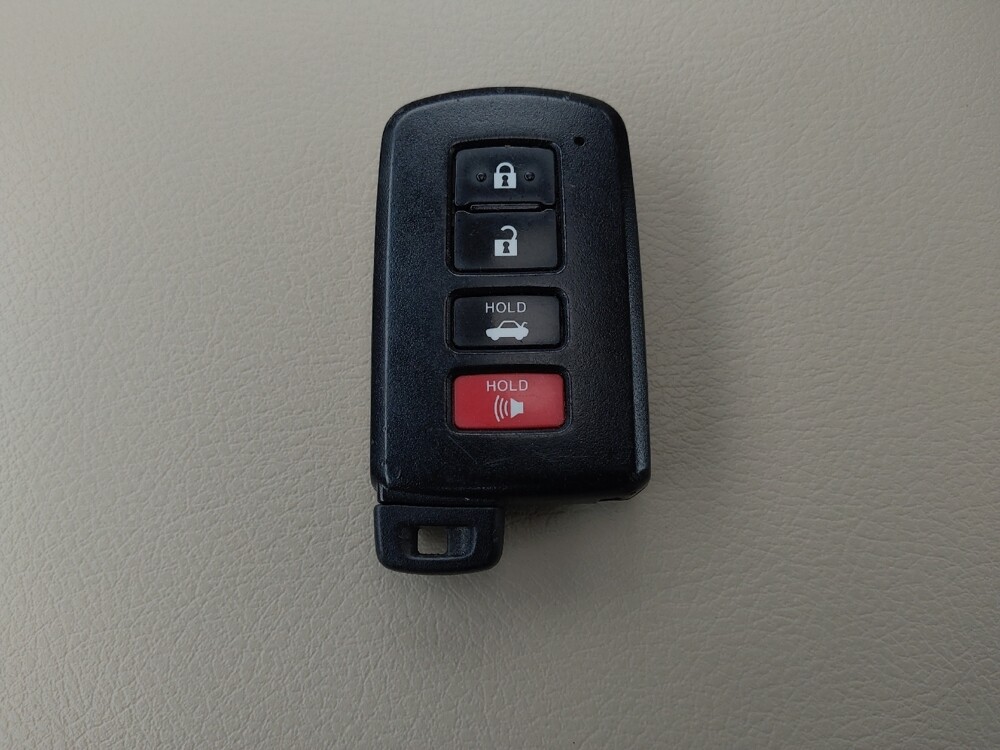 2014 Toyota Camry in Jackson, MS 39211 - 18079349 32