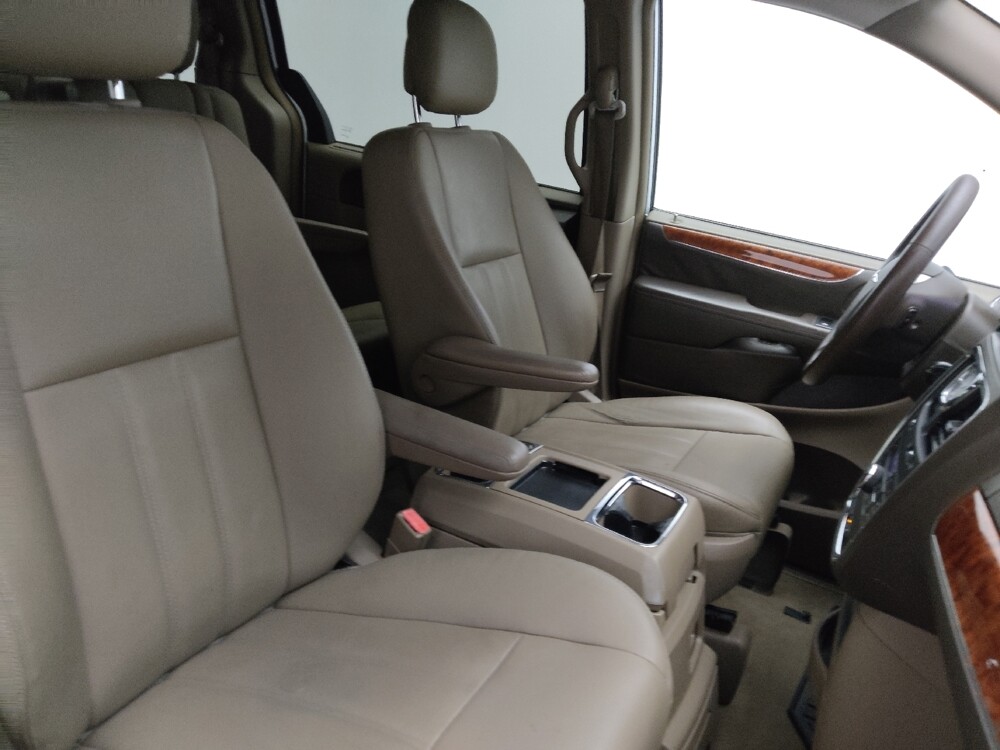 2016 Chrysler Town & Country in Stone Mountain, GA 30083 - 18079350 21