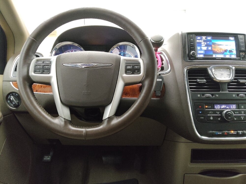 2016 Chrysler Town & Country in Stone Mountain, GA 30083 - 18079350 22