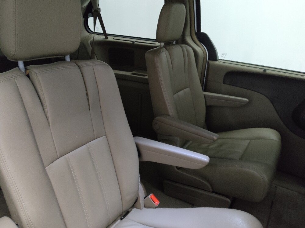 2016 Chrysler Town & Country in Stone Mountain, GA 30083 - 18079350 19