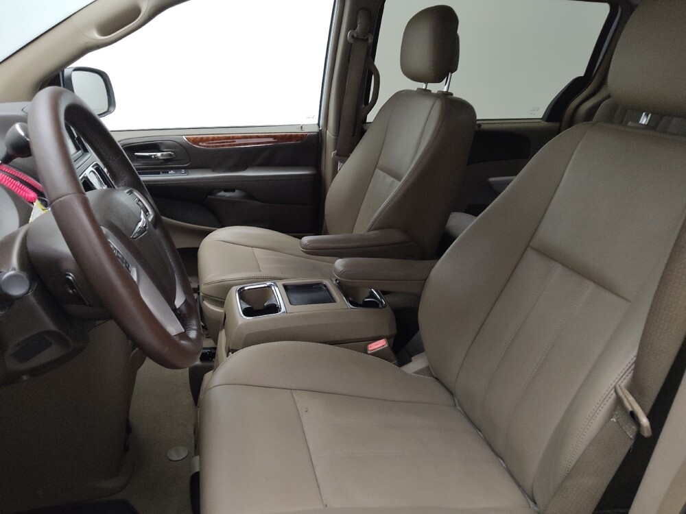 2016 Chrysler Town & Country in Stone Mountain, GA 30083 - 18079350 17