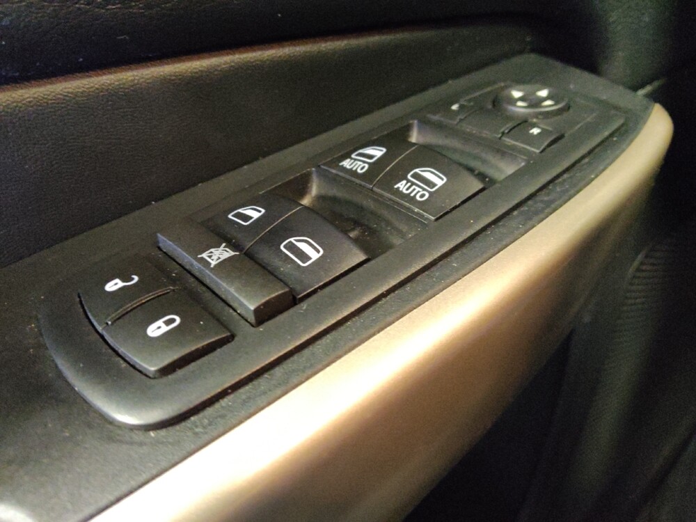 2017 Jeep Cherokee in Glendale, AZ 85301 - 18079384 27