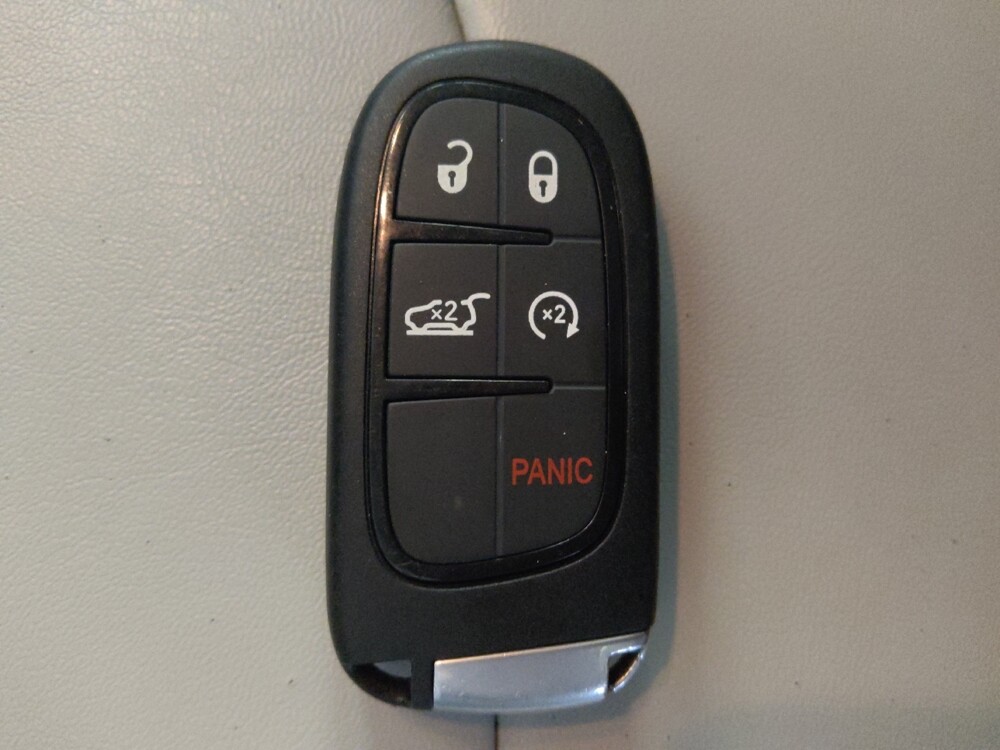 2020 Jeep Cherokee in Houston, TX 77074 - 18079432 32