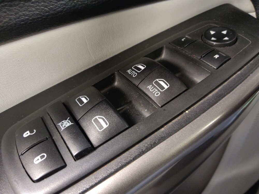 2020 Jeep Cherokee in Houston, TX 77074 - 18079432 27