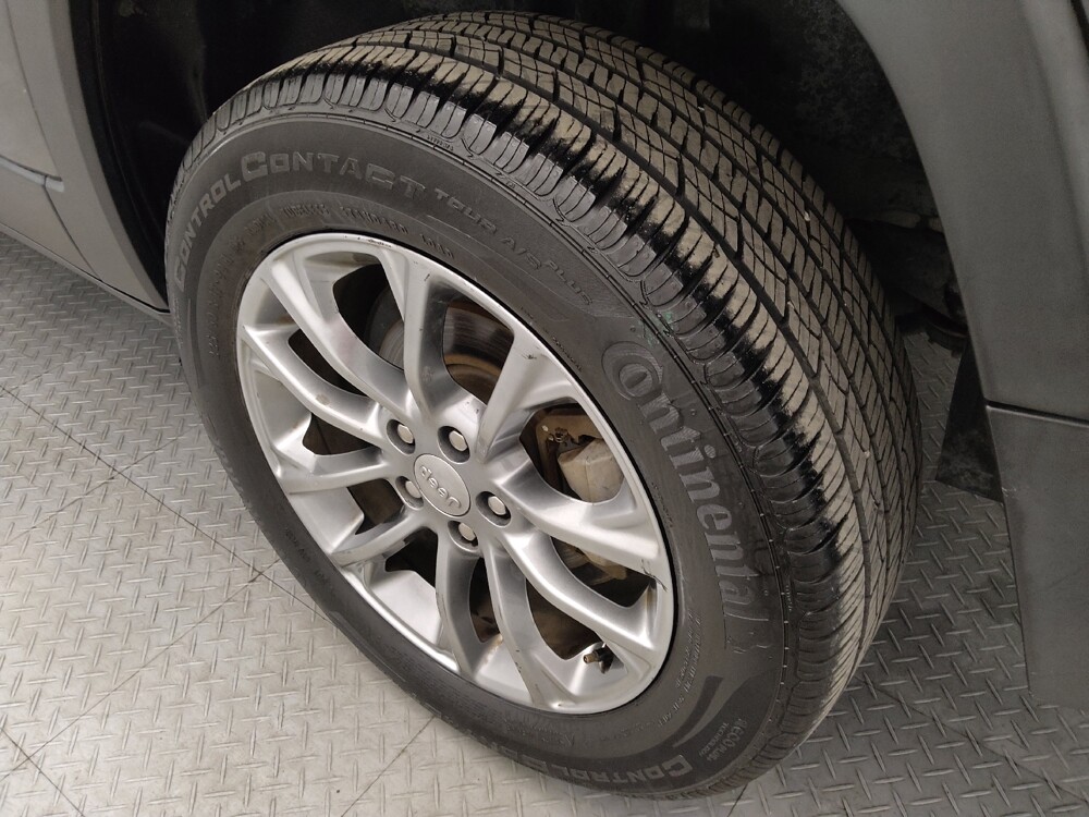 2020 Jeep Cherokee in Houston, TX 77074 - 18079432 31