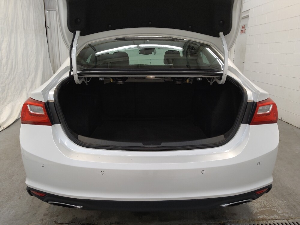 2018 Chevrolet Malibu in Fairfield, OH 45014 - 18079437 29